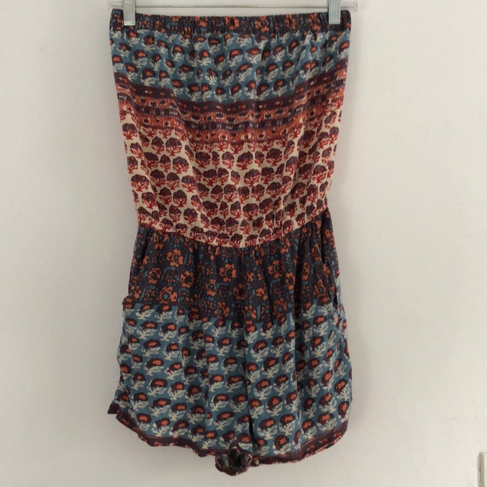 Cute patterned romper!🌻